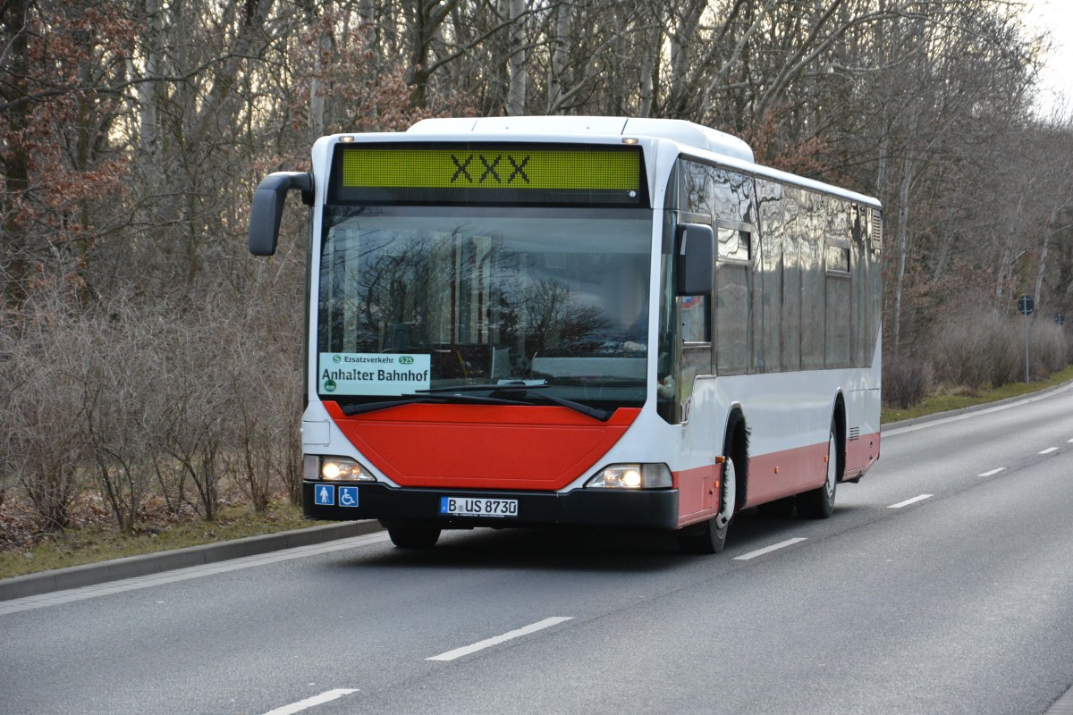 B-US 8730 auf SEV unterwegs für die S-Bahn Berlin Linie 25. Aufgenommen am 16.02.2014 Teltow Stadt.