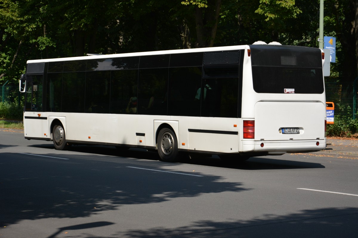 B-US 8731 fährt am 03.08.2014 für die S-Bahn Berlin Schienenersatzverkehr zwischen S-Bahnhof Olympiastadion und Rathaus Spandau. Aufgenommen wurde ein Neoplan / Glockenturmstraße Berlin.
