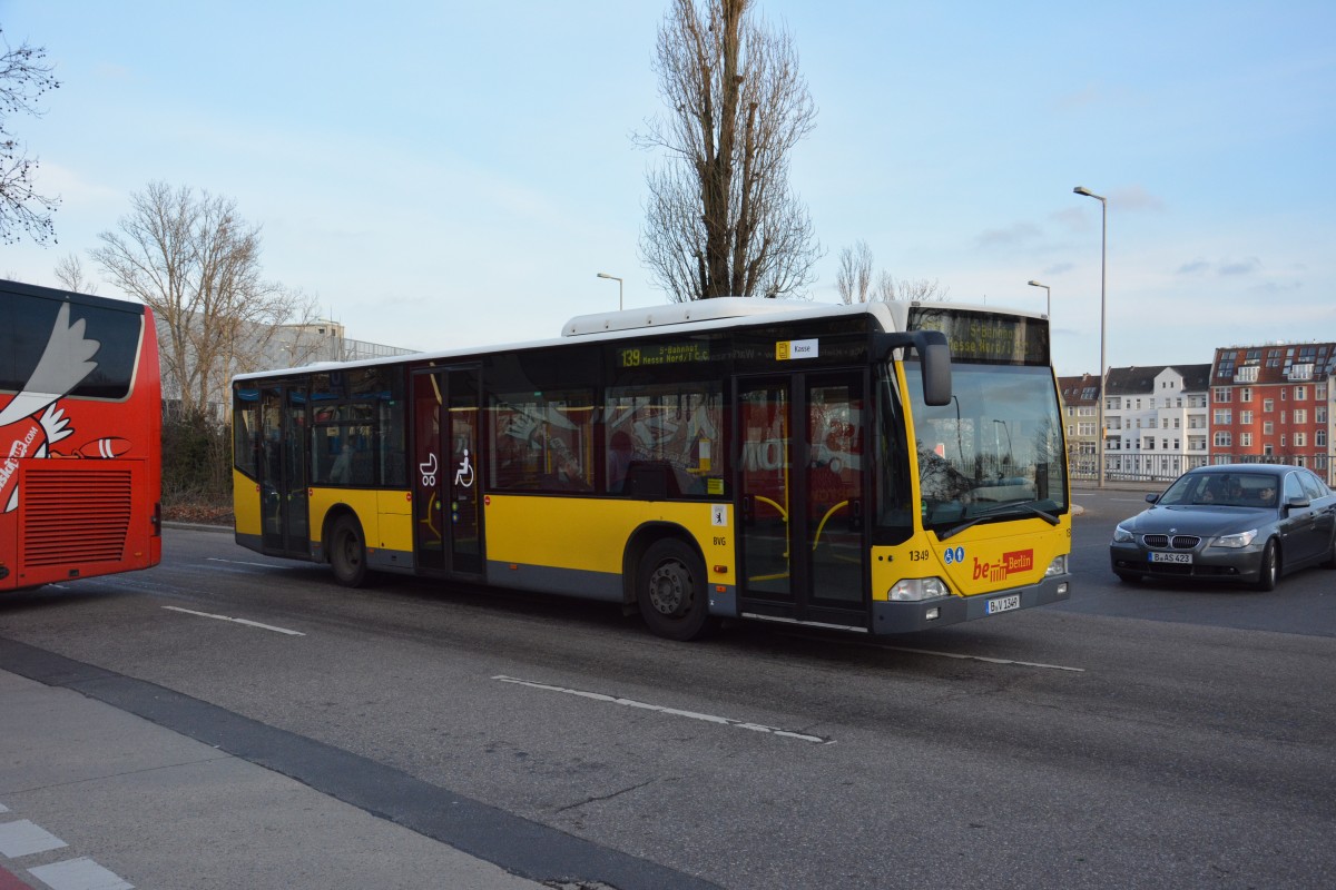 B-V 1349 fährt am 18.01.2015 auf der Linie 139 zum S-Bahnhof Messe Nord/ICC. Aufgenommen wurde ein Mercedes Benz Citaro, Berlin ZOB.
