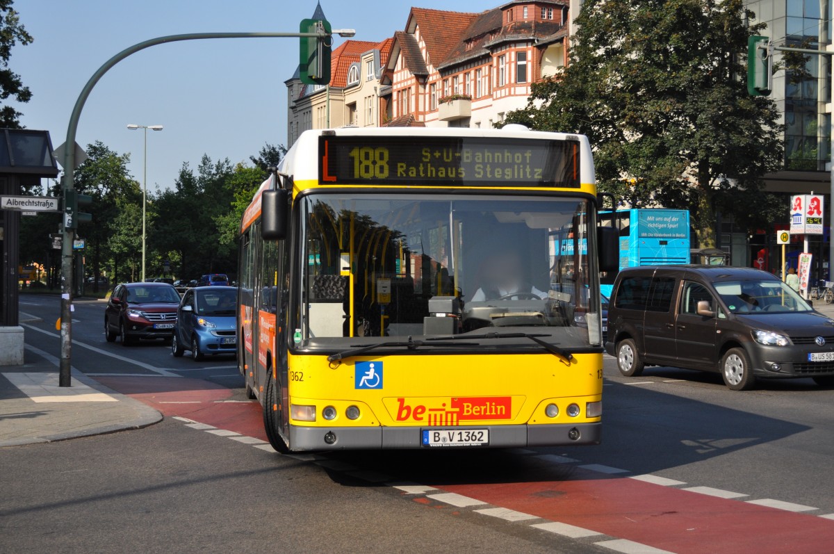 B-V 1362 auf der Linie 188. Aufgenommen am 09.07.2013 S+U Bahnhof Rathaus Steglitz.