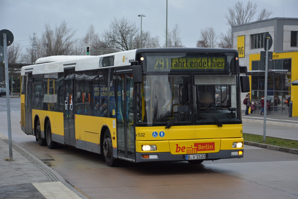 B-V 1532 (MAN) ist am 17.01.2015 unterwegs auf der Linie 291. Aufgenommen am S-Bahnhof Marzahn.
