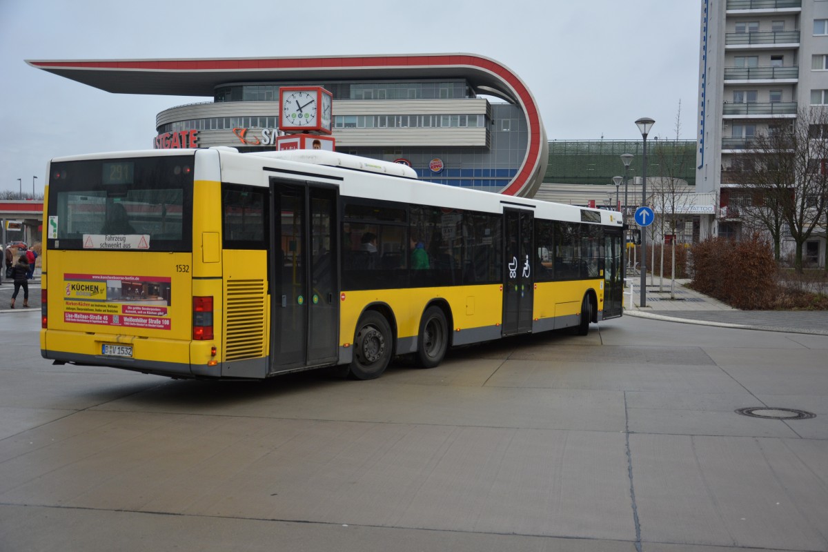 B-V 1532 (MAN) ist am 17.01.2015 unterwegs auf der Linie 291. Aufgenommen am S-Bahnhof Marzahn.
