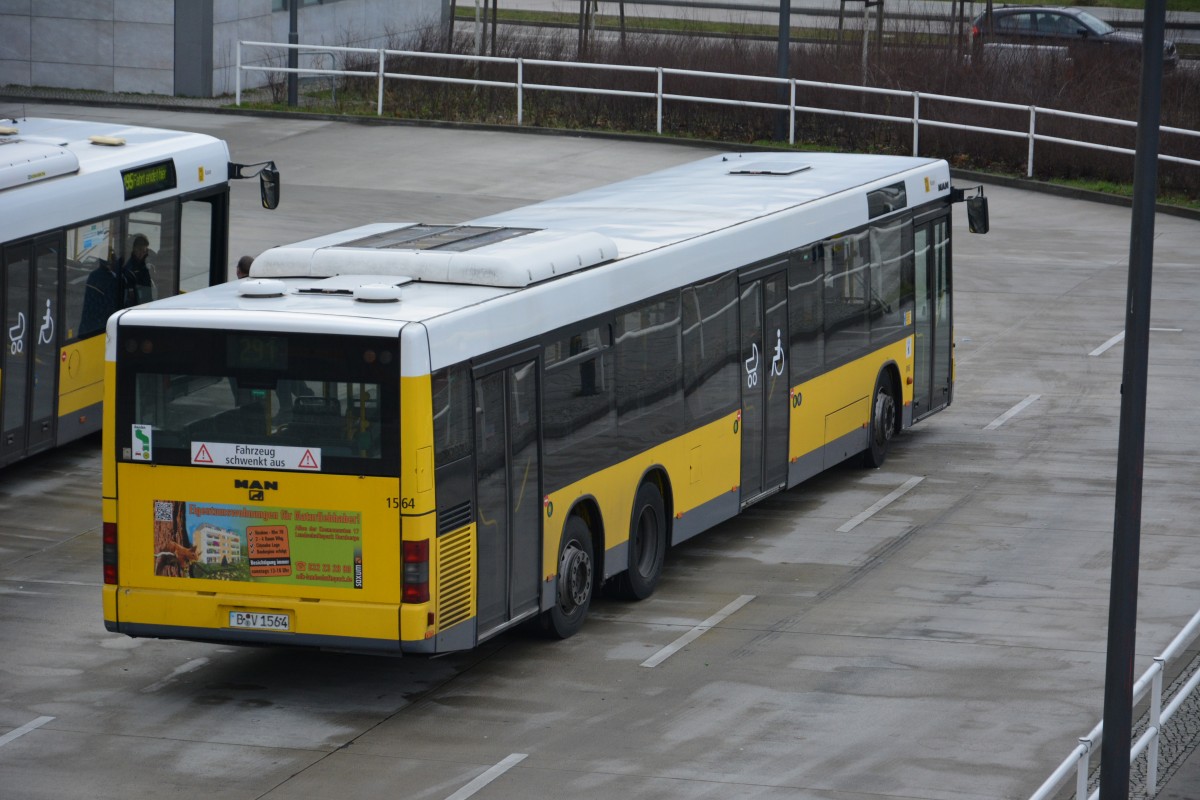 B-V 1564 ist am 17.01.2015 unterwegs auf der Linie 291/191. Aufgenommen am S-Bahnhof Berlin Marzahn.
