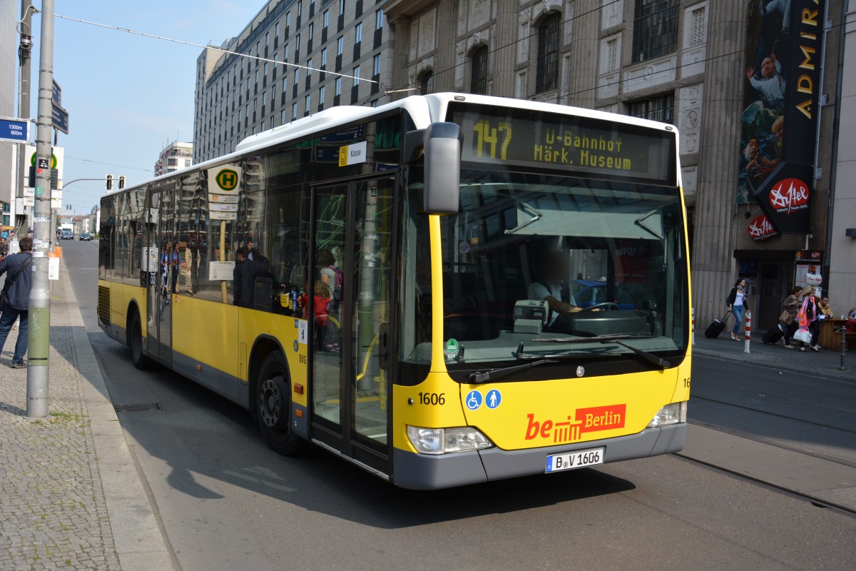 B-V 1606 fährt am 21.08.2014 auf der Linie 147. Aufgenommen wurde ein Mercedes Benz O530 Berlin Friedrichstaße.
