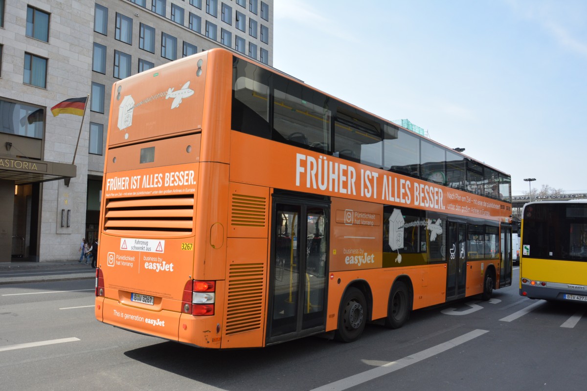 B-V 3267 fährt am 11.04.2015 auf der Linie 100. Aufgenommen wurde ein MAN Lion's City DD / Berlin Zoologischer Garten.
