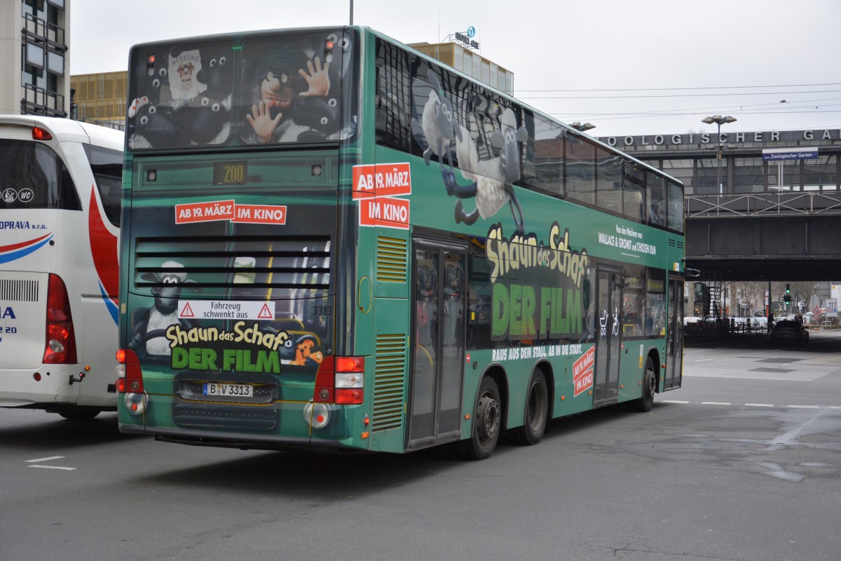 B-V 3313 fährt am 14.03.2015 auf der Linie 200. Aufgenommen wurde ein MAN Lion's City DD / Berlin Zoologischer Garten.

