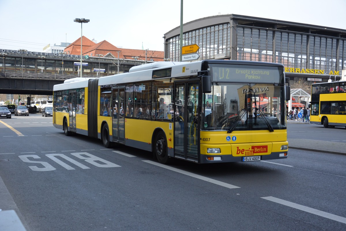 B-V 4007 fährt am 11.04.2015 für die U2 Schienenersatzverkehr. Aufgenommen wurde ein MAN / Berlin Zoologischer Garten.
