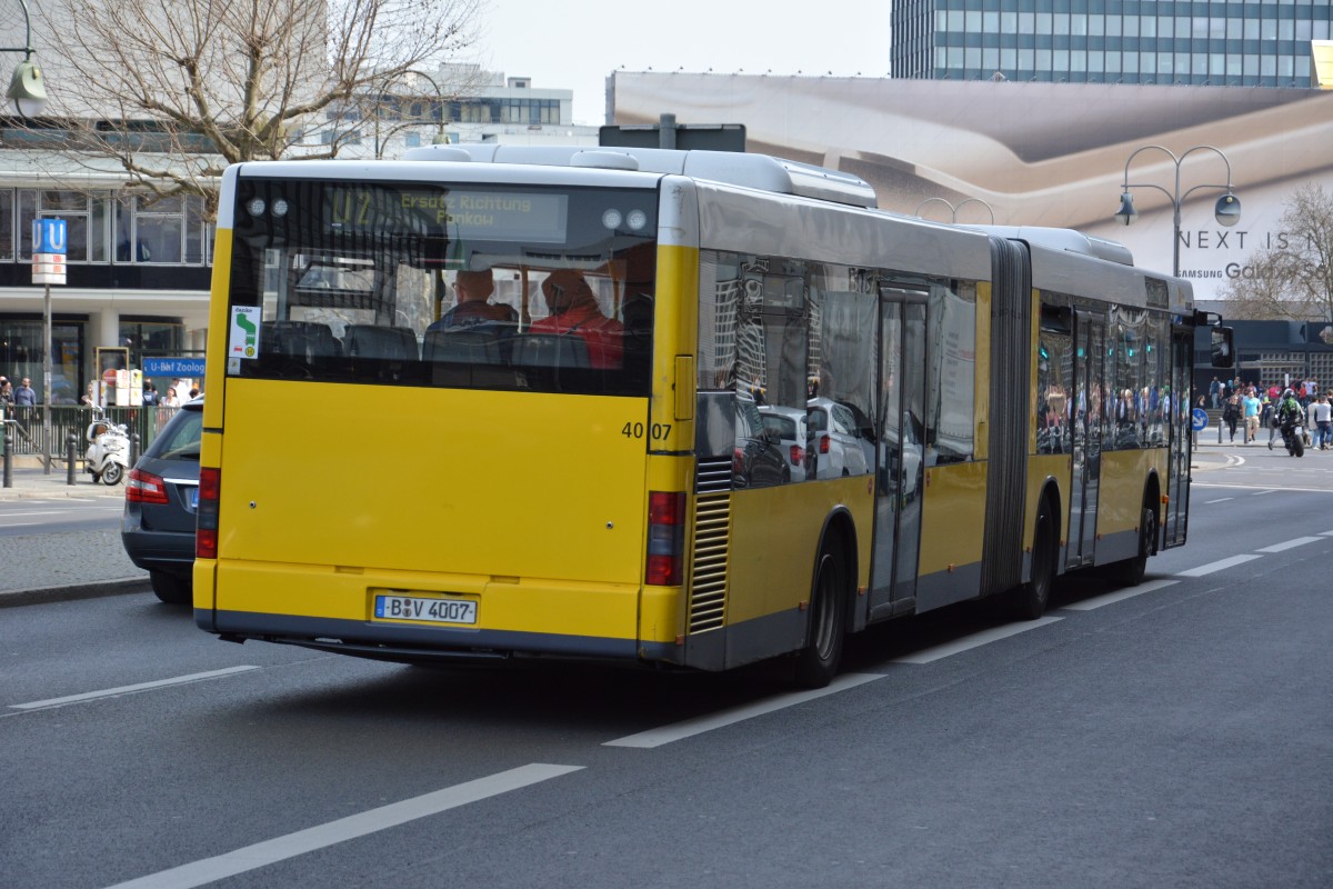 B-V 4007 fährt am 11.04.2015 für die U2 Schienenersatzverkehr. Aufgenommen wurde ein MAN / Berlin Zoologischer Garten.
