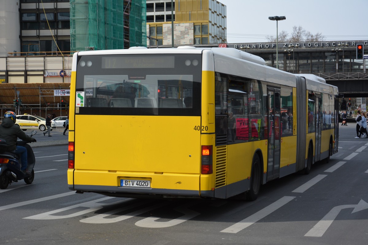 B-V 4020 fährt am 11.04.2015 für die U2 Schienenersatzverkehr. Aufgenommen wurde ein MAN / Berlin Zoologischer Garten.
