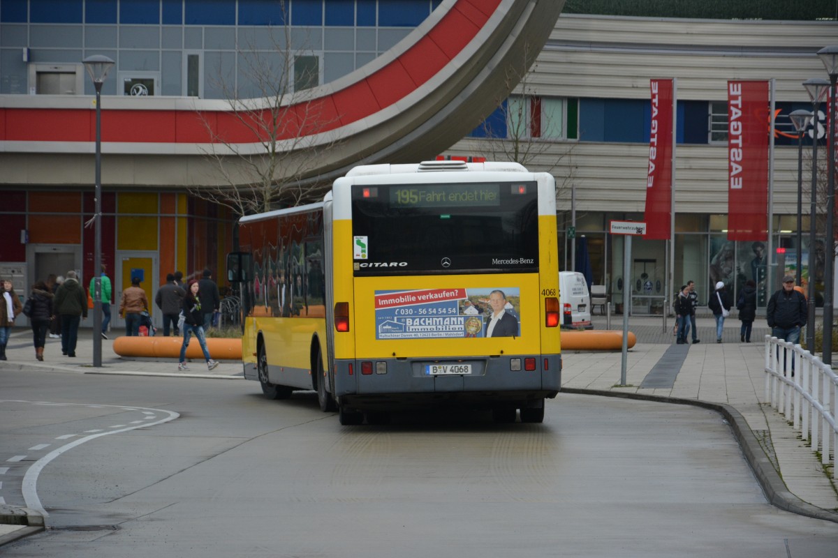 B-V 4068 ist am 17.01.2015 unterwegs auf der Linie 195. Aufgenommen wurde ein Mercedes Benz Citaro, Berlin S-Bahnhof Marzahn.
