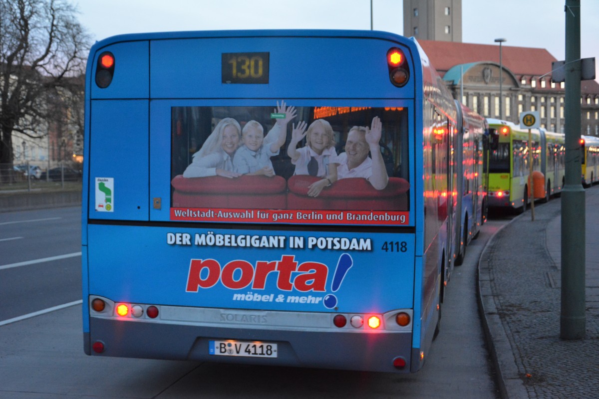 B-V 4118 - Solaris Urbino 18 auf der Linie 130 am S+U Bahnhof Rathaus Spandau. Aufgenommen am 09.02.2014.