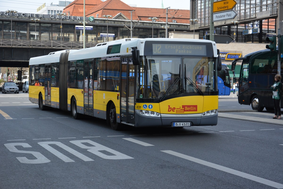 B-V 4131 fährt am 11.04.2015 für die U2 Schienenersatzverkehr. Aufgenommen wurde ein Solaris Urbino 18 / Berlin Zoologischer Garten.
