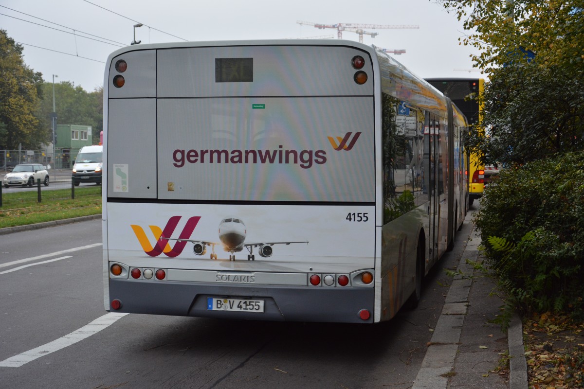 B-V 4155 unterwegs am 30.10.2014 auf der Linie TXL zum Flughafen Tegel. Aufgenommen wurde ein Solaris Urbino 18 am Alexanderplatz.
