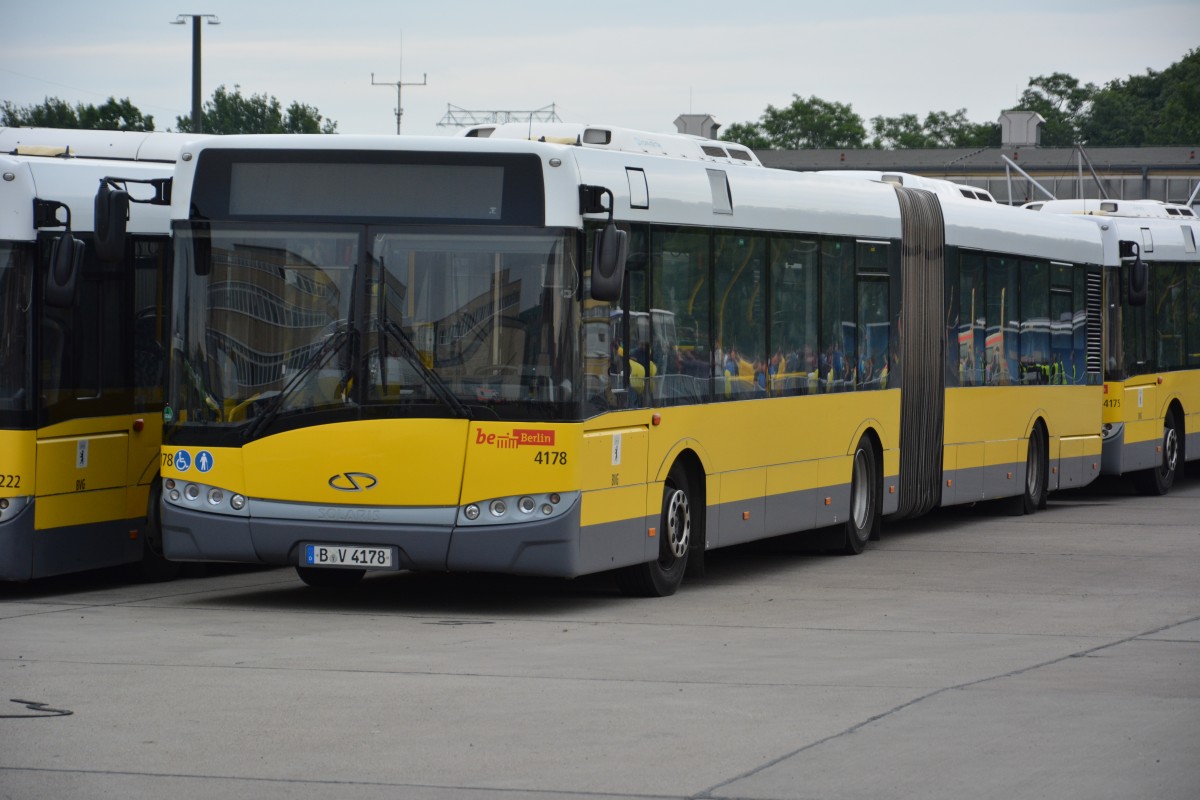 B-V 4178 wurde am 27.06.2015 in Berlin Lichtenberg gesehen. Aufgenommen wurde ein Solaris Urbino 18.
