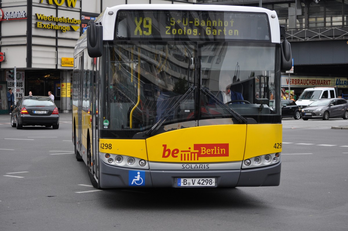 B-V 4298 auf der Linie X9 am Bahnhof Zoo. Aufgenommen im Sommer 2013. 