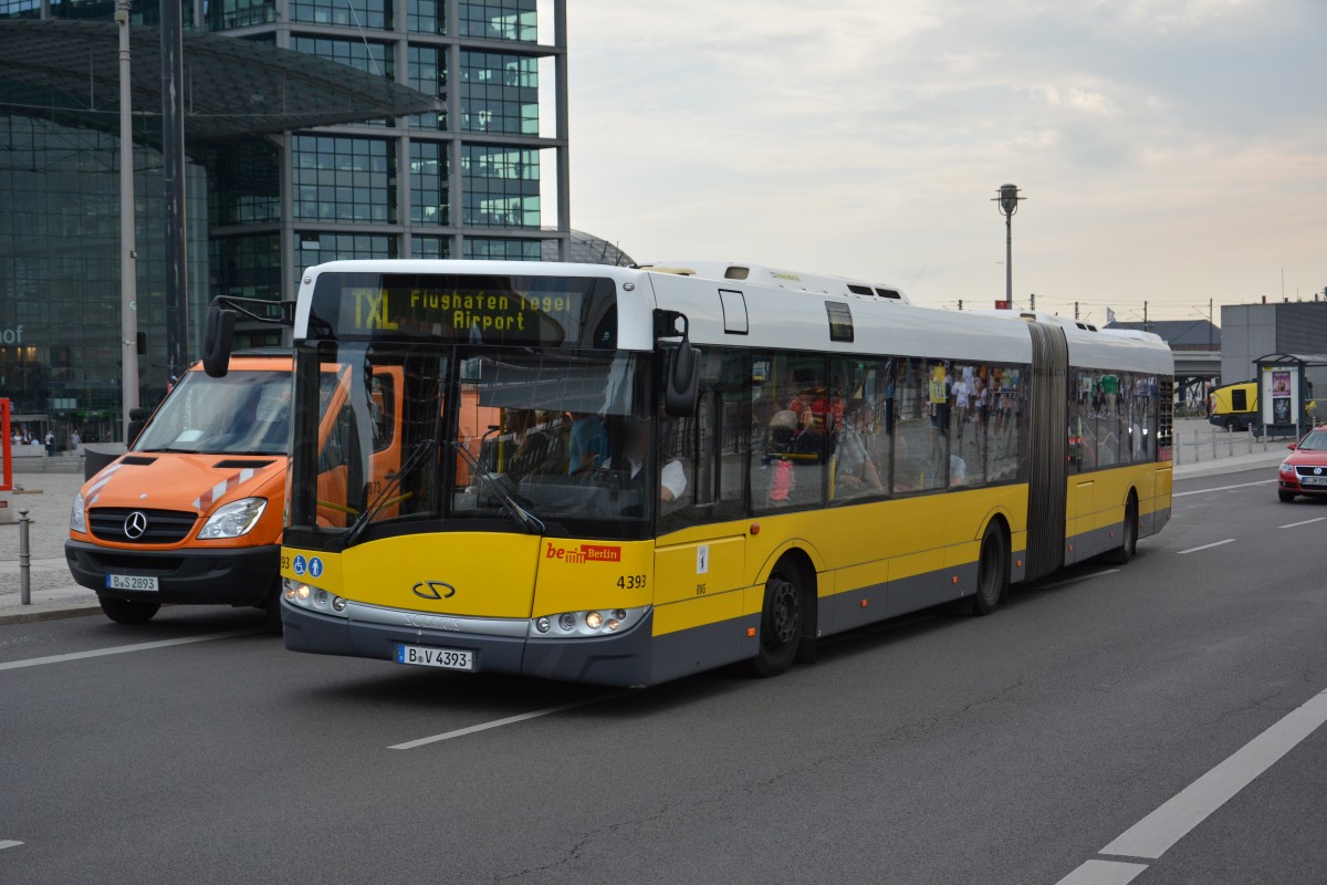 B-V 4393 am 15.07.2014 auf der Linie TXL. Aufgenommen am Hbf in Berlin.