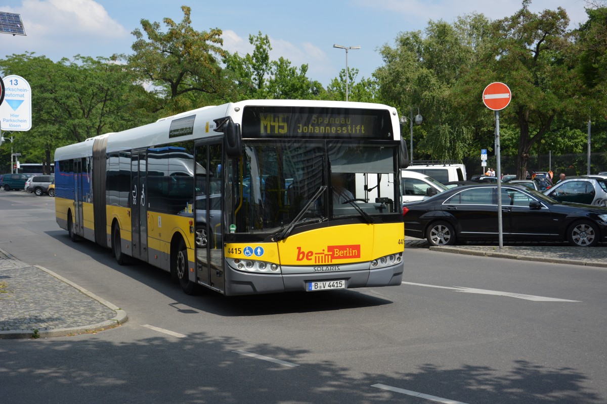 B-V 4415 fährt am 08.07.2014 auf der Linie M45.