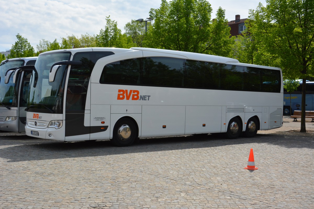 B-VB 1244 steht am 09.05.2015 auf dem Bassinplatz in Potsdam. Aufgenommen wurde ein Mercedes Benz Travego.
