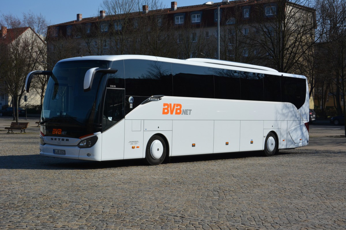 B-VB 1522 wurde am 19.03.2015 in Potsdam am Bassinplatz gesichtet. Aufgenommen wurde ein Setra S 516 HD.
