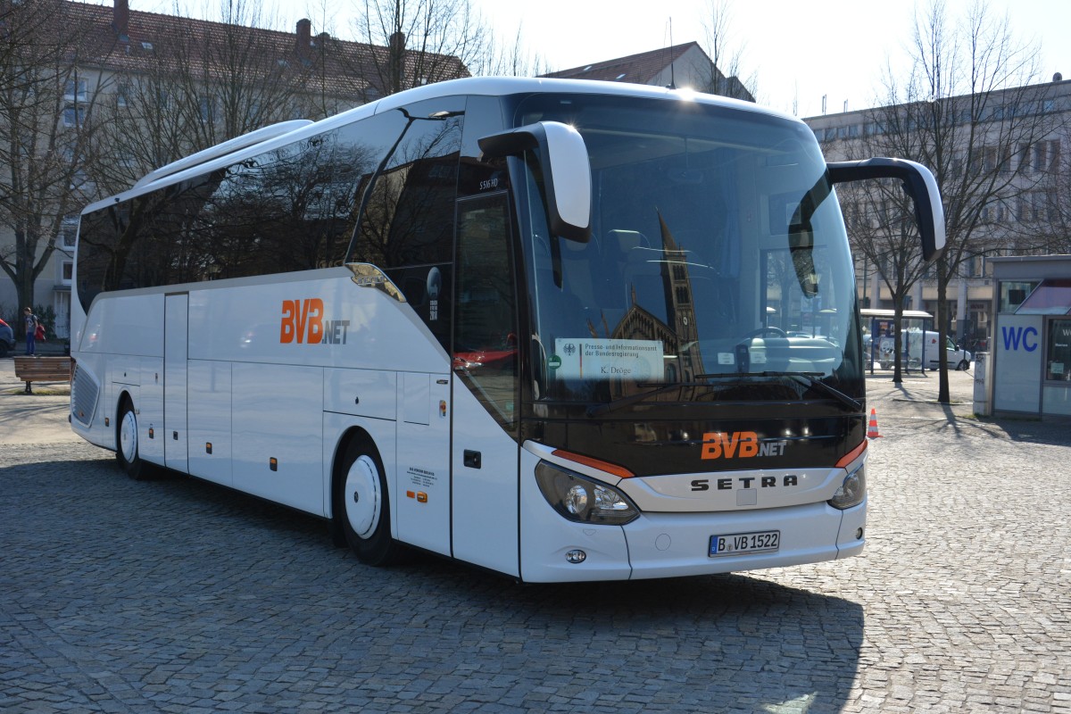 B-VB 1522 wurde am 19.03.2015 in Potsdam am Bassinplatz gesichtet. Aufgenommen wurde ein Setra S 516 HD.
