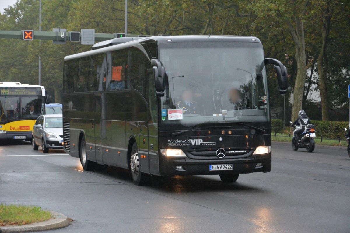 B-WW 9422 (Mercedes Benz Tourismo) unterwegs auf der Heerstraße Richtung Berlin Spandau am 26.09.2014.
