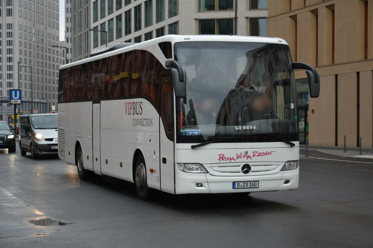 B-ZA 160 fährt am 14.03.2015 durch Berlin. Aufgenommen wurde ein Mercedes Benz Tourismo / Berlin Stresemannstraße.
