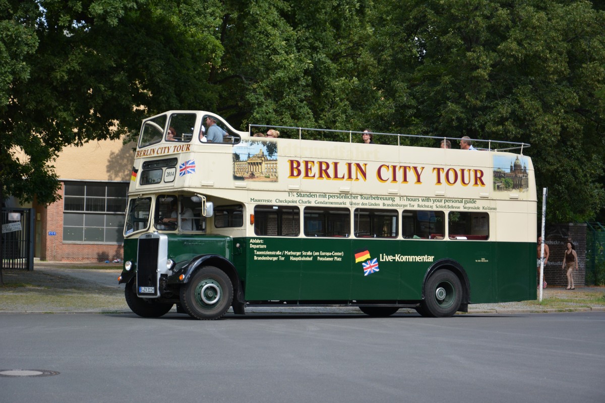 B-ZX 311H fährt am 03.08.2014 durch Berlin als Stadtrundfahrt. Aufgenmommen am Olympiastadion in Berlin.
