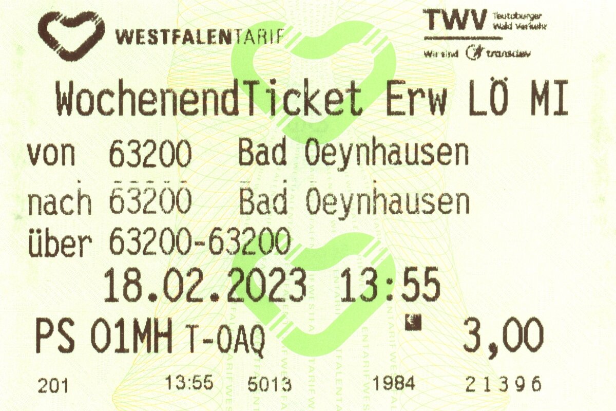 BAD OEYNHAUSEN (Kreis Minden-Lübbecke), 18.02.2023, Wochenendticket für den Stadtbus im WestfalenTarif, betrieben von der TWV (Teutoburger Wald Verkehr), einer Marke der Transdev Ostwestfalen (Fahrkarte eingescannt)