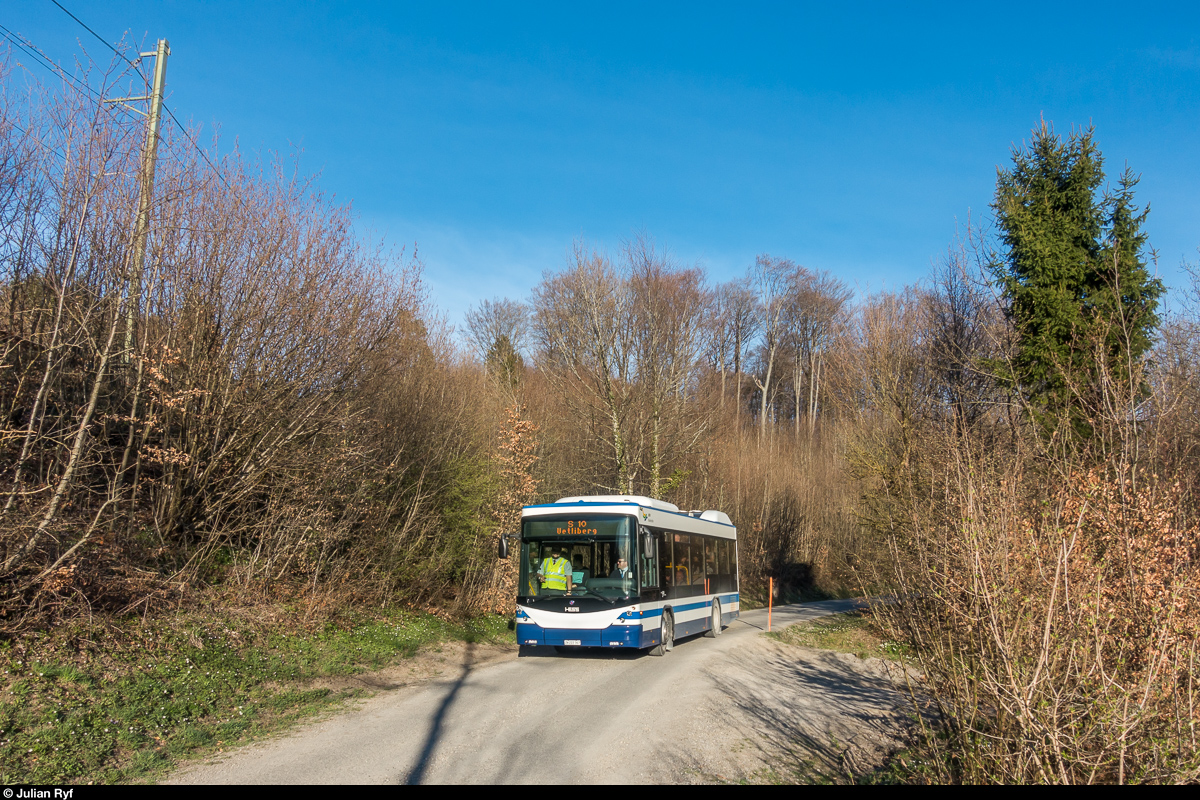 Bahnersatz Ringlikon - Uetliberg wegen Bauarbeiten vom 3. April bis am 10. Mai 2018. Zum Einsatz kommt ein Hess Bergbus der AHW Busbetriebe. Aufnahme vom 12. April 2018.
