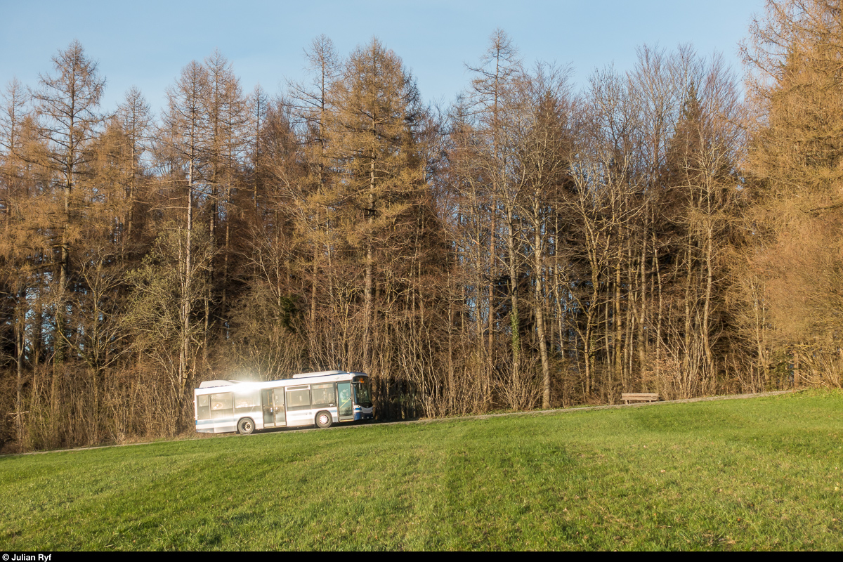 Bahnersatz Ringlikon - Uetliberg wegen Bauarbeiten vom 3. April bis am 10. Mai 2018. Zum Einsatz kommt ein Hess Bergbus der AHW Busbetriebe. Aufnahme vom 12. April 2018.
