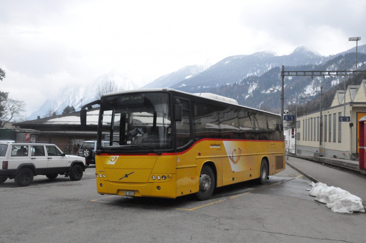 Balzarolo, Poschiavo. Volvo 8700 (GR 98'974) nach S.Carlo in Poschiavo, Stazione. (3.3.2014)