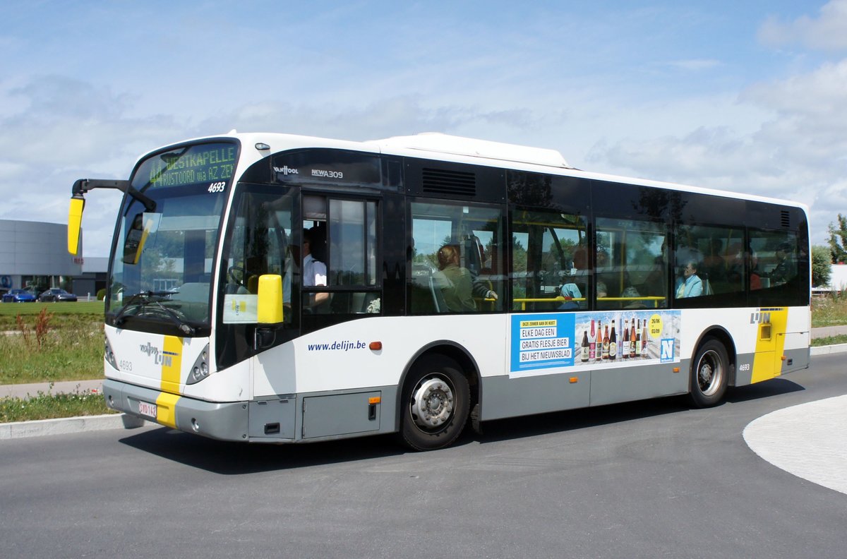 Belgien / Bus Knokke-Heist: Van Hool New A309 von De Lijn (Wagen 4693), aufgenommen im Juli 2019 im Stadtgebiet von Knokke-Heist.