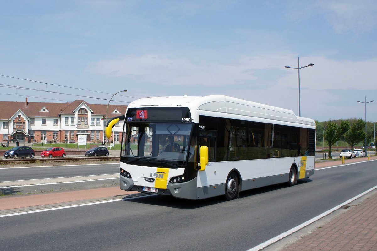 Belgien / Bus Oostende / Bus Ostende: VDL Citea SLF 120 Hybrid von De Lijn, aufgenommen im Mai 2018 im Stadtgebiet von Ostende.