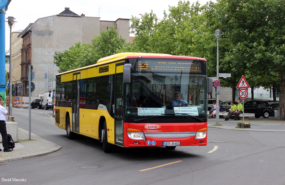 Berlin 22.07.2014, Stadtbahn-SEV am Bahnhof Friedrichstraße.