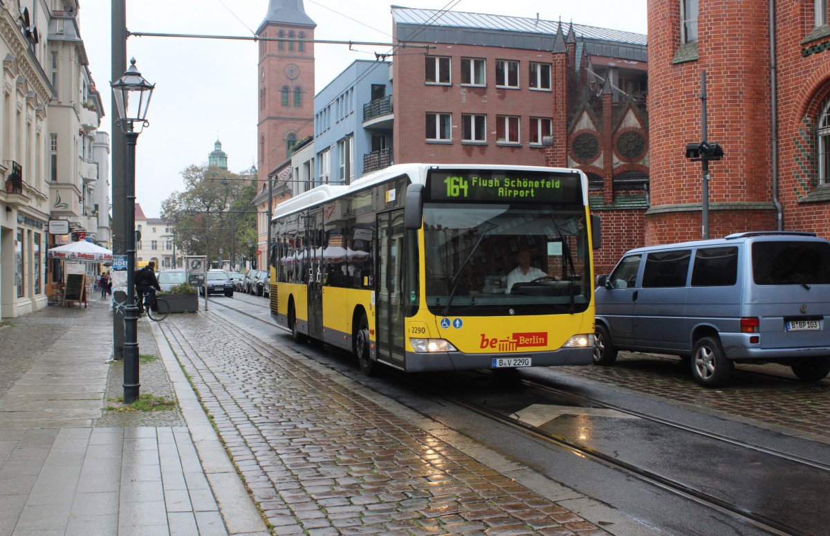 Berlin BVG Buslinie 164 (Mercedes Benz O530-Citaro 2290) Alt-Köpenick / Rathaus Köpenick am 16. Oktober 2014. 