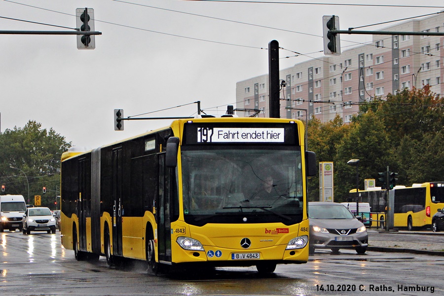 Berlin: BVG Wagen 4843 (C2 GN18) , B V 4843 , auf Linie 197 kurz vor Erreichen der Endhaltestelle Prerower Platz auf der Falkenberger Chaussee am 14.10.2020