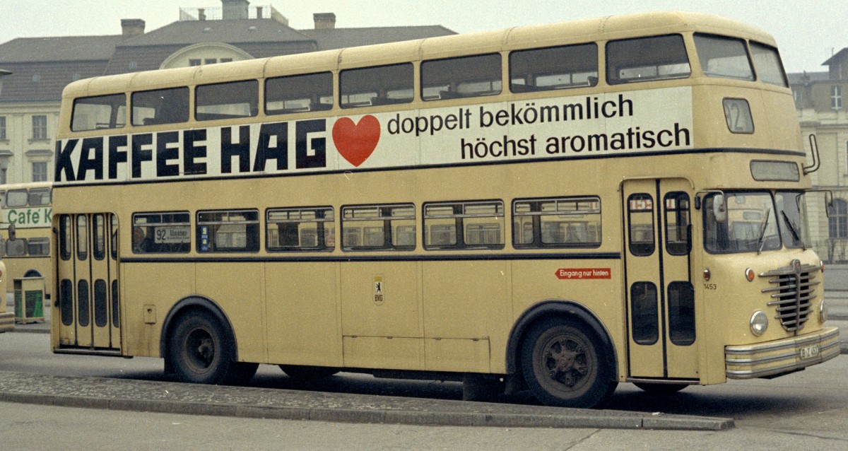 Berlin (West) BVG Buslinie 92 (Büssing D2U 1453) Charlottenburg, Hertzallee am 16. Februar 1974.