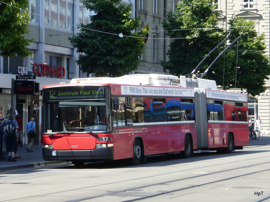 Bern Mobil - Trolleybus Nr.17 unterwegs auf der Linie 12 in Bern am 06.06.2015