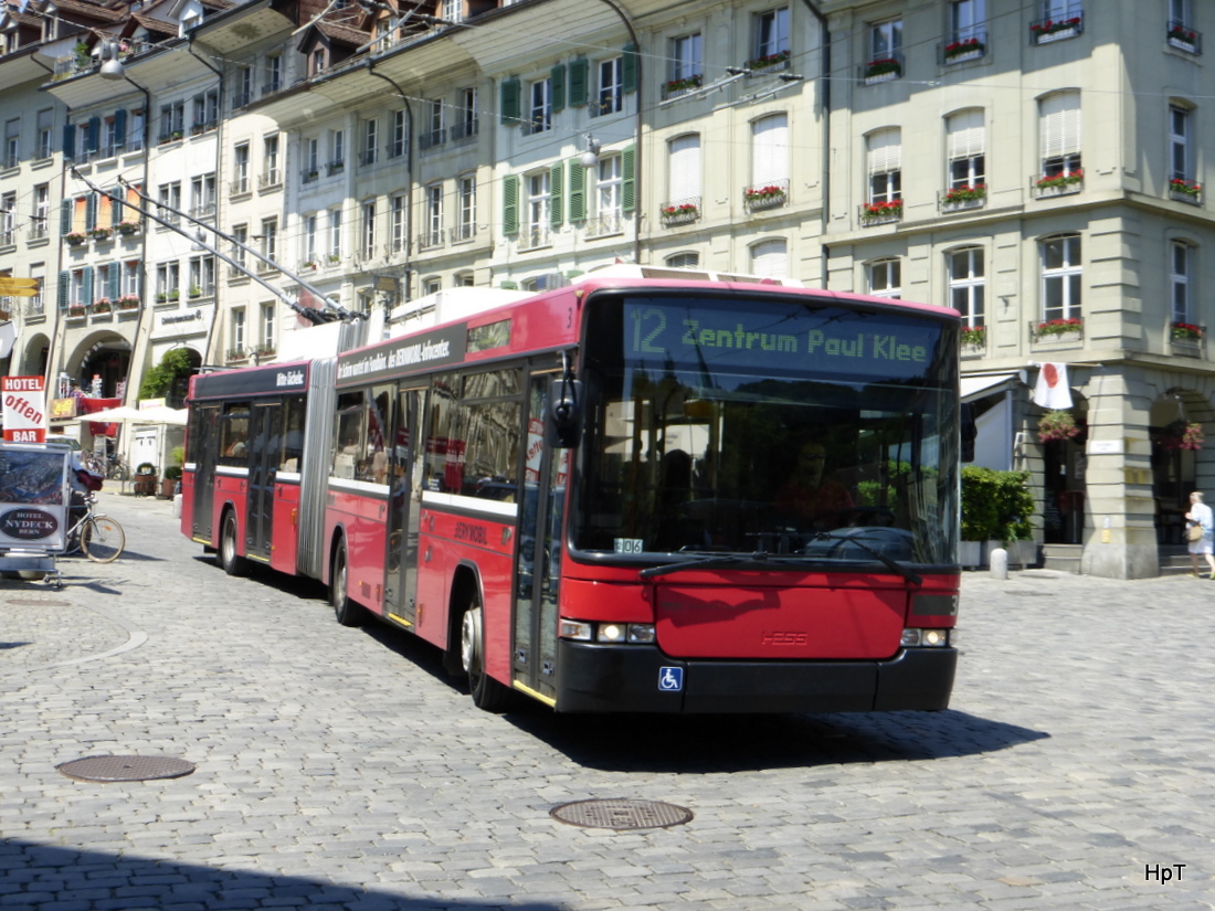 Bern Mobil - Trolleybus Nr.3 unterwegs auf der Linie 12 in der Altstadt von Bern am 06.06.2015