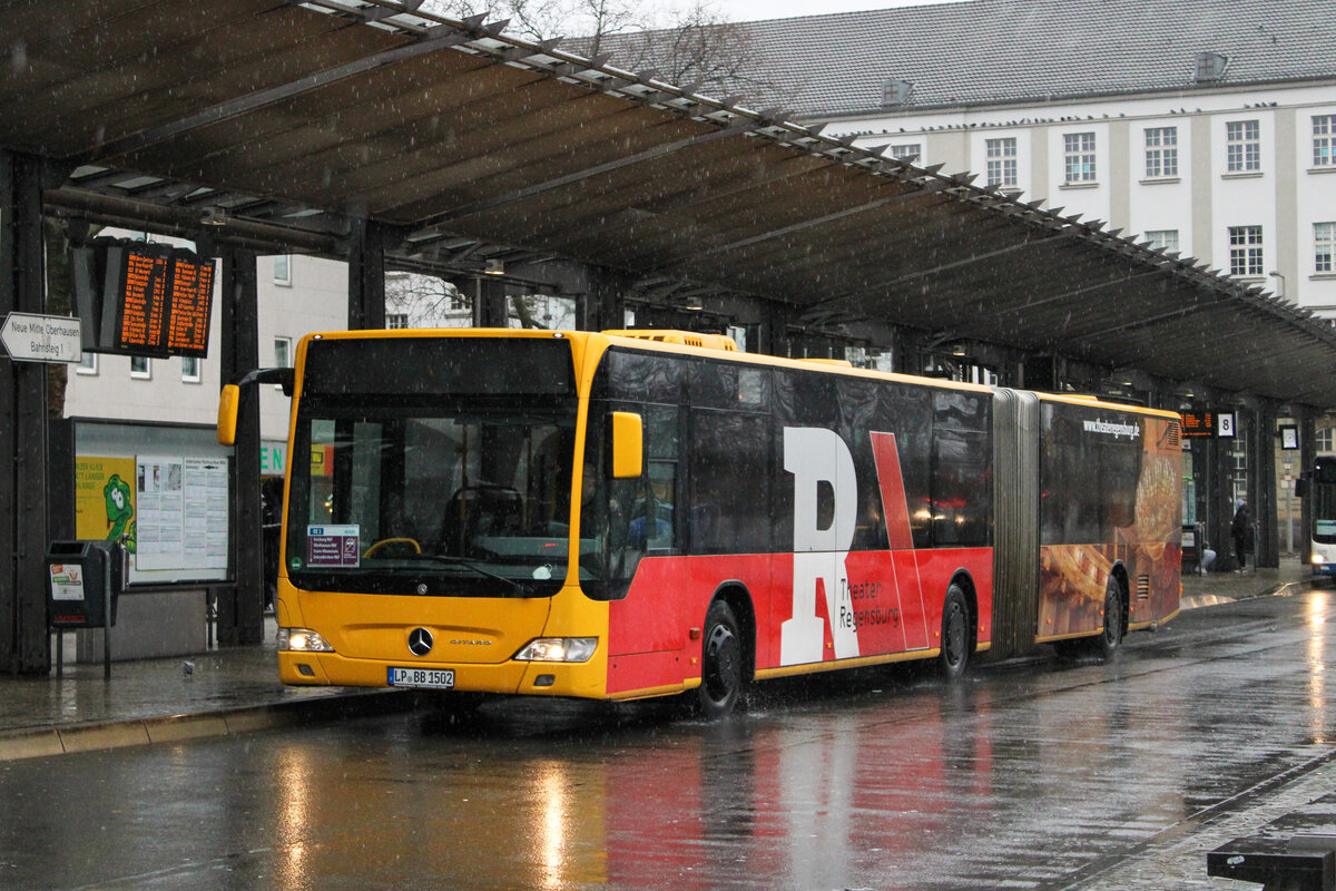 Bernie Reisen aus Lippstadt, LP-BB 1502 auf dem Schienenersatzverkehr für die Linie RE3 von Duisburg nach Gelsenkirchen, 6. Februar 2022, Oberhausen Hbf