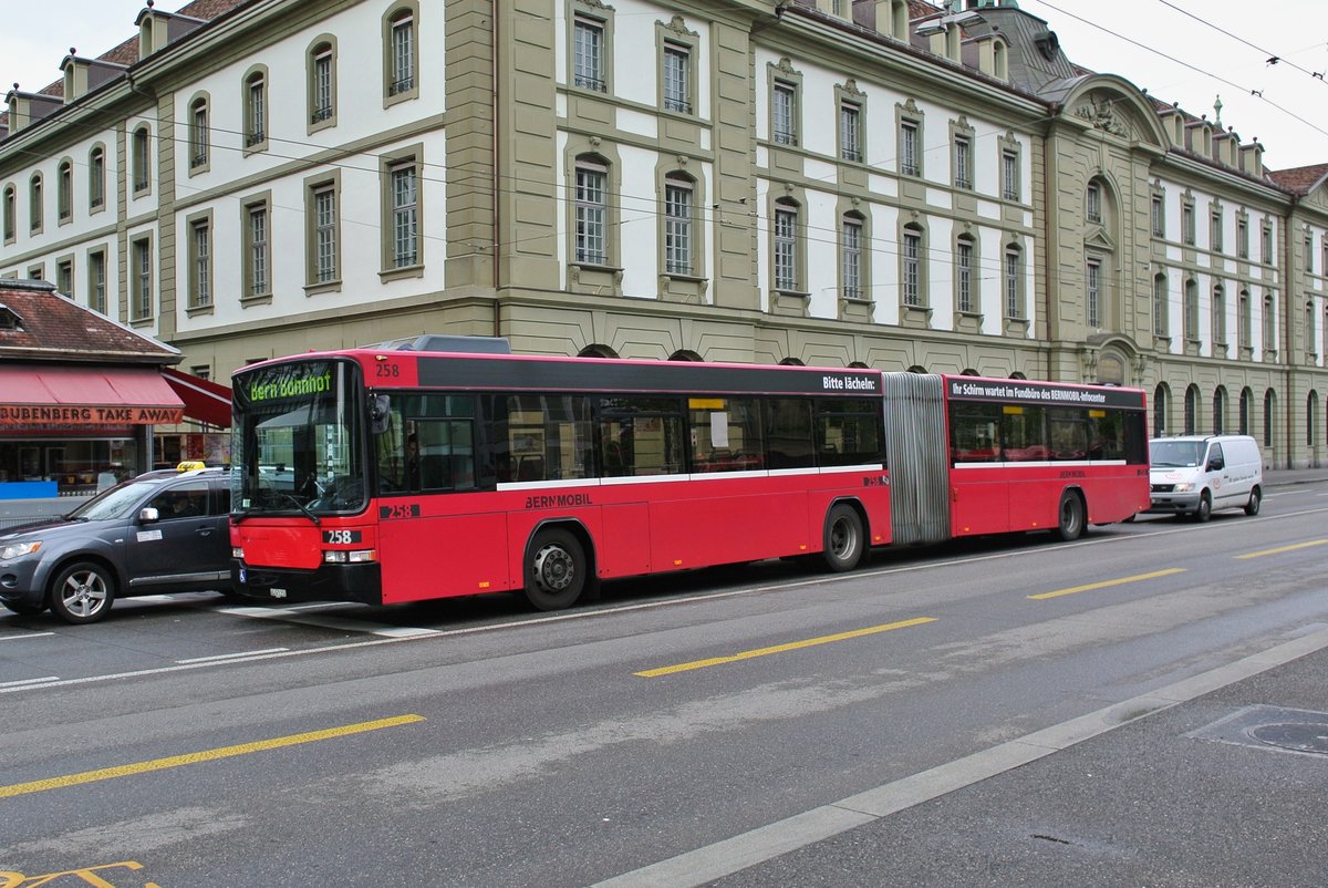 Bernmobil Hess/Volvo B 7LA Nr. 258 als Leerfahrt beim Hauptbahnhof Bern, 14.05.2016.

