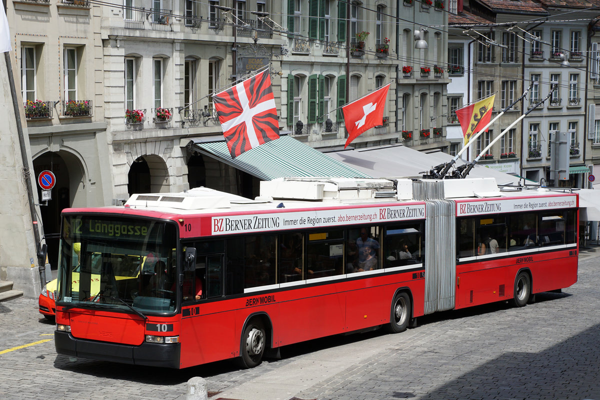 BERNMOBIL: Impressionen der Trolleybuslinie 12.
Entstanden sind die Aufnahmen am 6. Juli 2017 auf dem fotogenen Streckenabschnitt Kornhausplatz-Bärengraben.
Foto: Walter Ruetsch