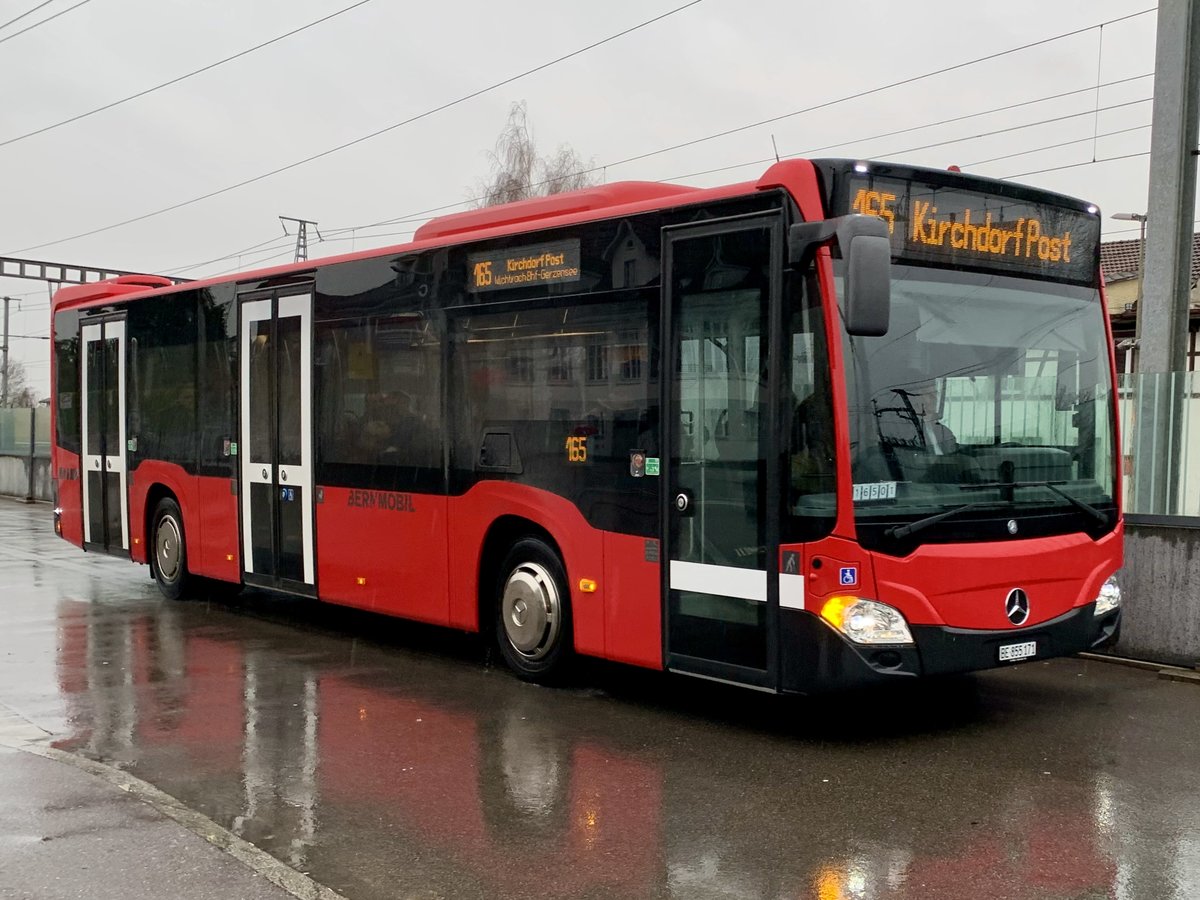 Bernmobil MB C2 hybrid 171 am 5.3.20 bei der Abfahrt in Münsingen.