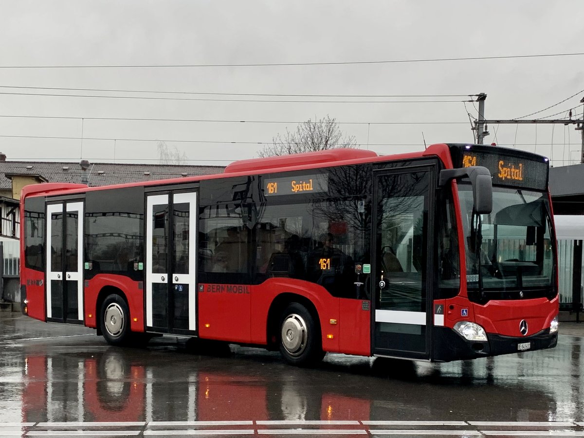 Bernmobil MB C2 K 432 am 5.3.20 bei der Abfahrt beim Bahnhof Münsingen.