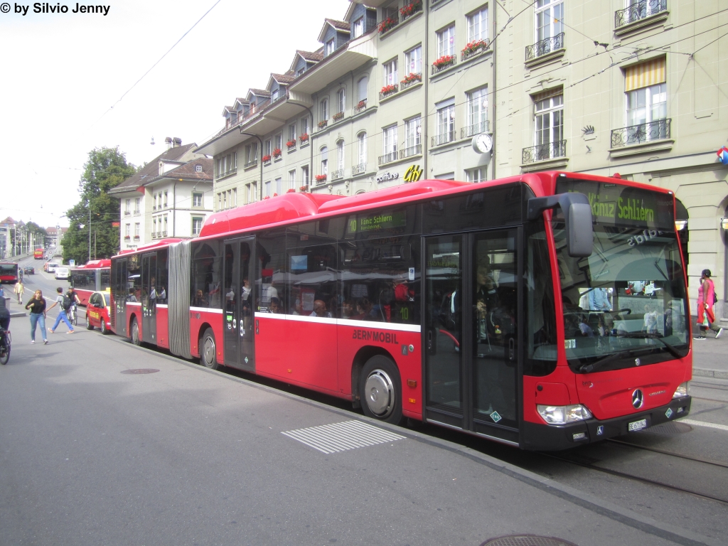Bernmobil Nr. 842 (Mercedes CitaroII O530G CNG) am 12.8.2014 in Bern, Zytglogge auf der Linie 10. Die Linie 10 ist die am stärksten ausgelastete Buslinie Bernmobils. Deshalb stimmt am 28.September die Bevölkerung der Gemeinden Köniz und Ostermundigen, sowie die Stadt Bern darüber ab, ob der 10er durch eine Tramlinie ersetzt werden soll.