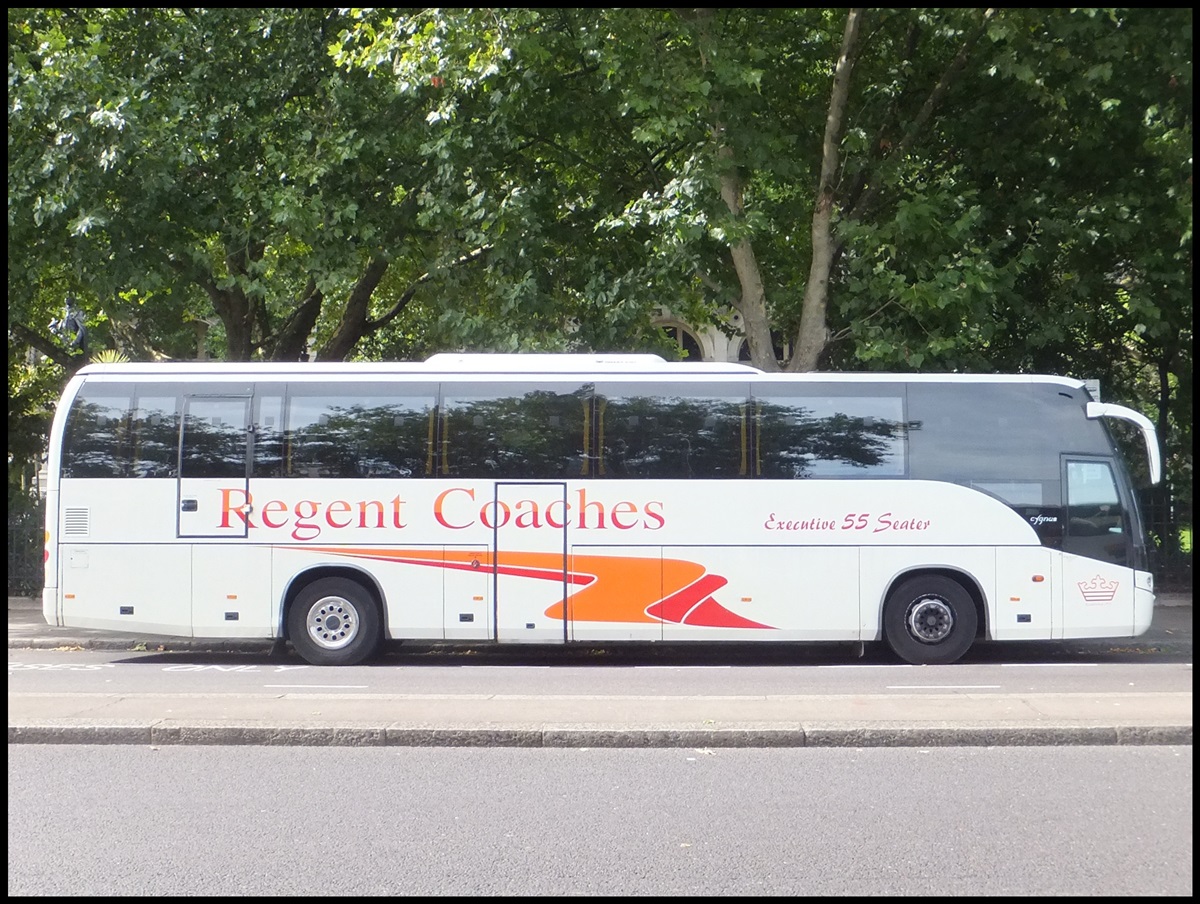 Beulas Cygnus von Regent Coaches aus England in London am 26.09.2013