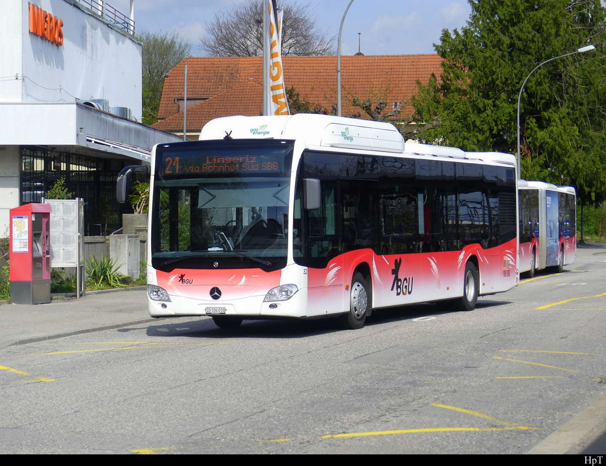 BGU - Mercedes Citaro Nr.32  SO 104010 bei den Haltestellen beim Bahnhof Grenchen Süd am 15.04.2022