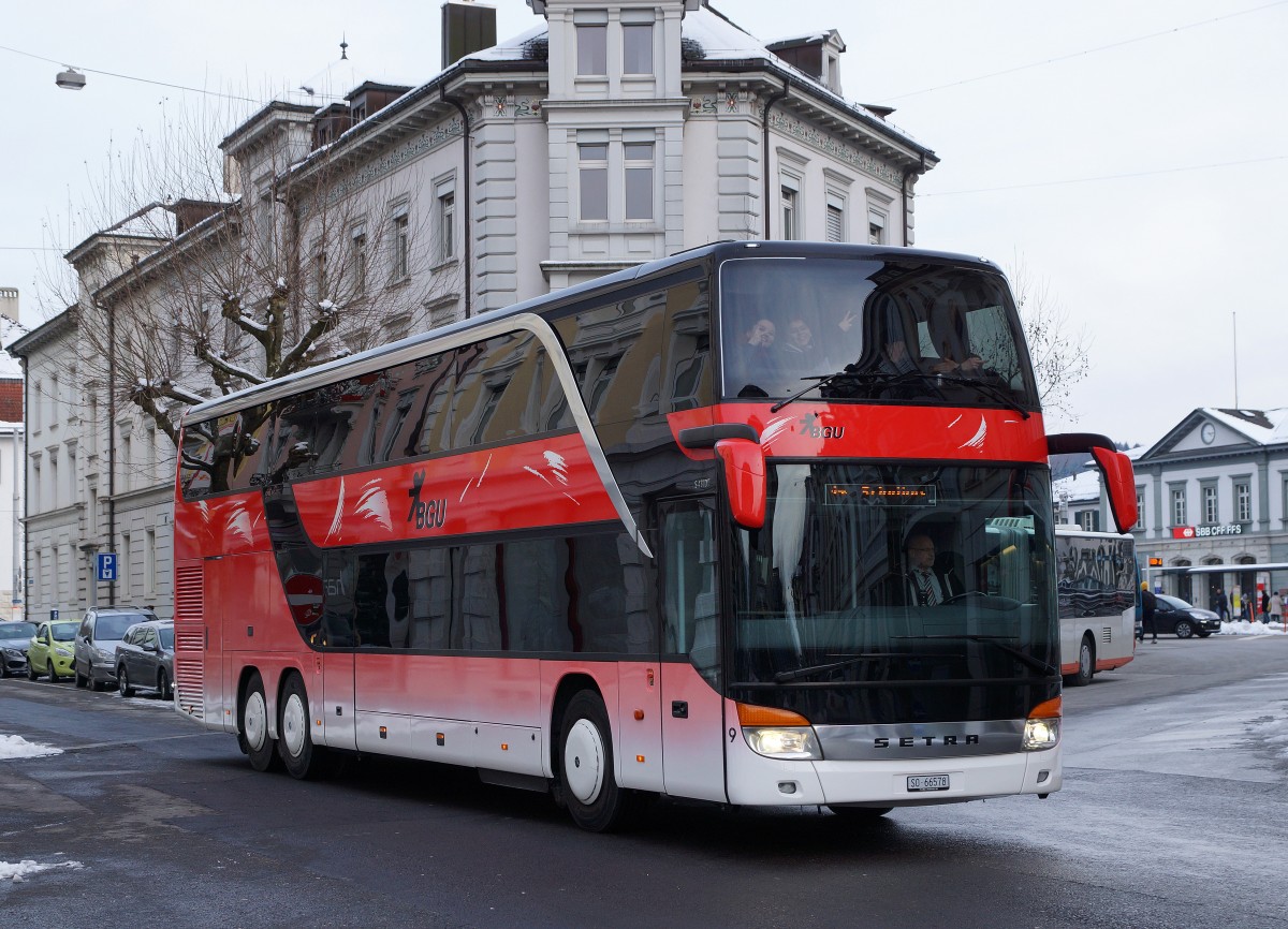 BGU:Bereits seit einigen Tagen setzt der BGU für den Schülerverkehr in Solothurn den SETRA Doppelstock Reise Car Nummer 9 ein. Die Aufnahme ist am 18. Januar 2016 entstanden.
Foto: Walter Ruetsch 