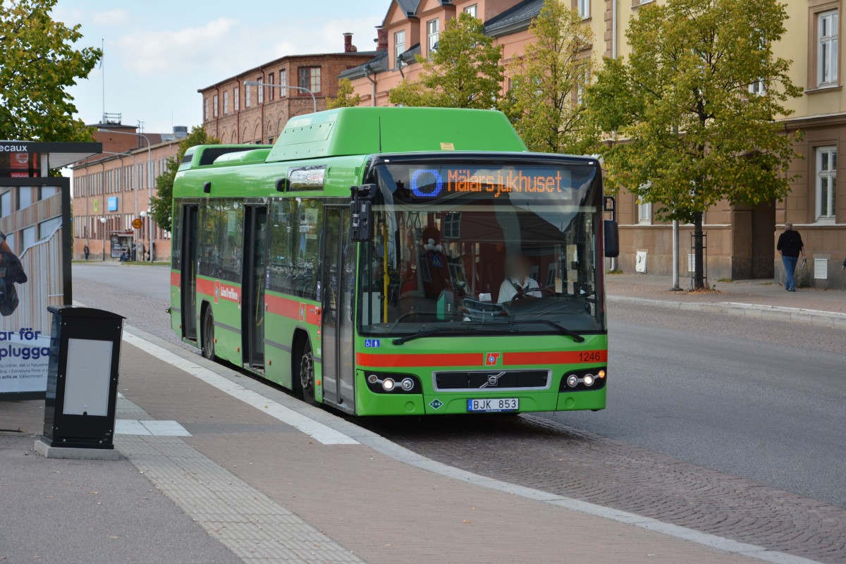 BJK 853 unterwegs am Bahnhof Eskilstuna am 17.09.2014. Aufgenommen wurde ein Volvo 7700 CNG.
