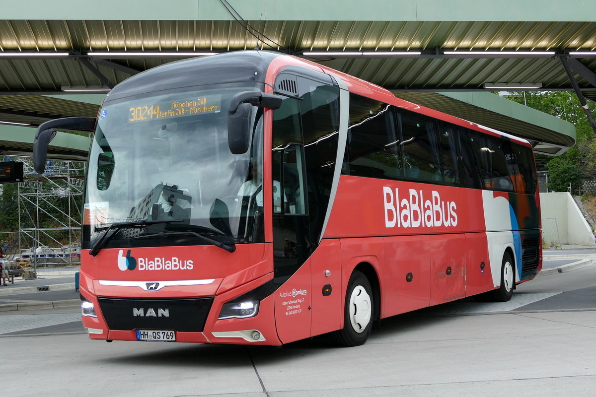 BlaBlaBus /Autobus Hamburg mit einem MAN Lion's Coach, hier bei seiner Abfahrt nach München ZOB. Berlin ZOB im July 2020.